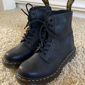 Never worn before. To narrow for my wide foot.